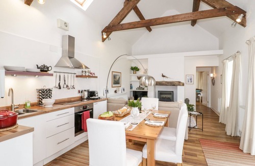 Penisarwaun Cottage | BEUDY HYWEL, pet friendly, character holiday cottage in Llanrug