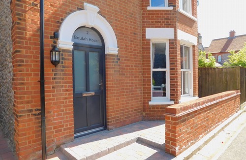 Sheringham House | Beulah House - opulent detached house, pleasant mix of conserved history and modern furniture