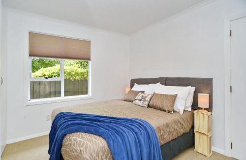Avonhead House | Bevington Studio - Christchurch Holiday Homes