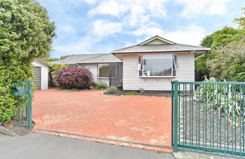 Avonhead House | Bevington Studio - Christchurch Holiday Homes
