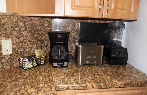 Marathon Cottage | BF Beach Front villa Pool Beach Dock Ocean Sleeps 6 W&D Kitchen Parking WiFi BBQ