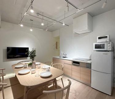 Hiroshima City Centre Apartment | bHOTEL Art Bldg - Modern 2BR City Center for 8ppl