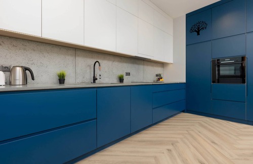 Mokotow Apartment | Białego Dębu 12 | Warsaw | Trendy Apartment | Desk