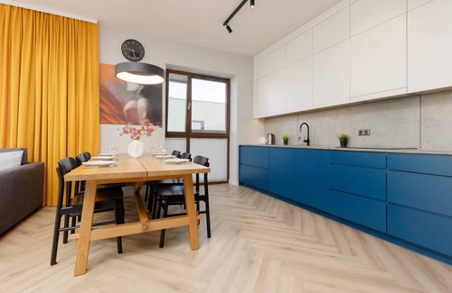 Mokotow Apartment | Białego Dębu 12 | Warsaw | Trendy Apartment | Desk