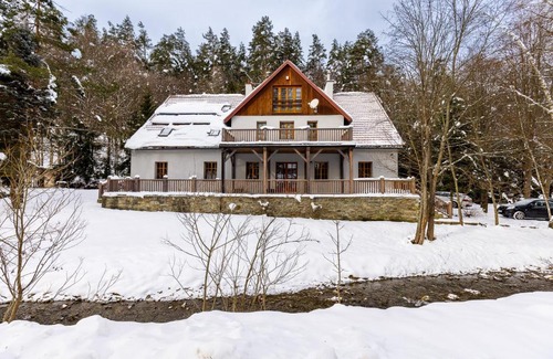 Uscie Gorlickie House | Biały Dom W ROPKI