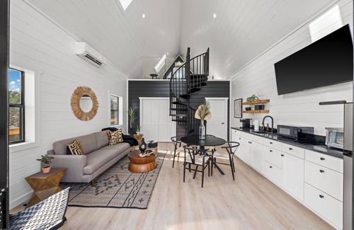 Fredericksburg House | BIA Treehouse Fredericksburg