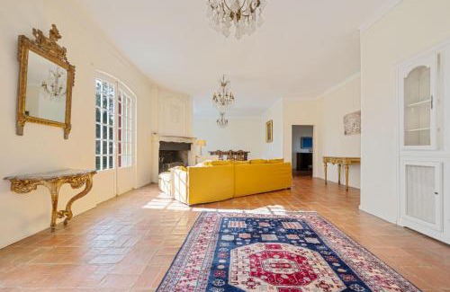 Est Villa | Bibémus