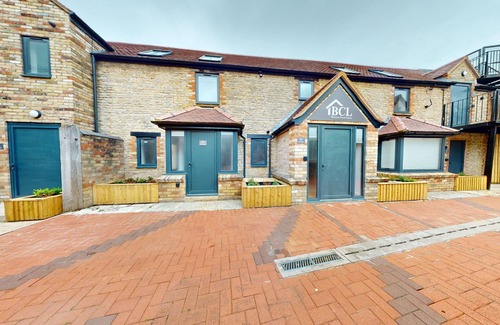 Bicester Apartment | Bicester Court Lodge The Langford Room | Bicester Holiday Let | 1 Beds & Sleeps 2
