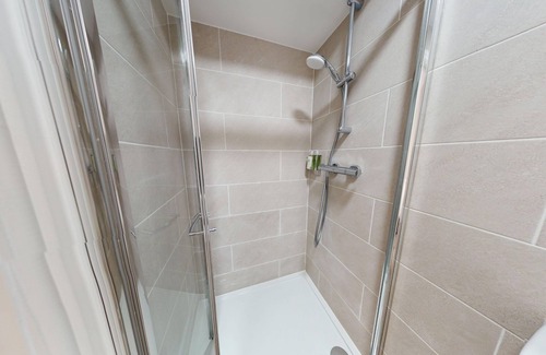 Bicester Apartment | Bicester Court Lodge The Langford Room | Bicester Holiday Let | 1 Beds & Sleeps 2