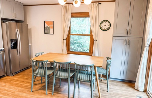 Laurel Ridge Cabin | Bide-a-Wee- Hike the Trails! Close to the slopes!