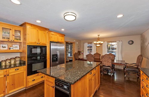 Summit Estates Cabin | Big 10 Luxury Cabin with HotTub