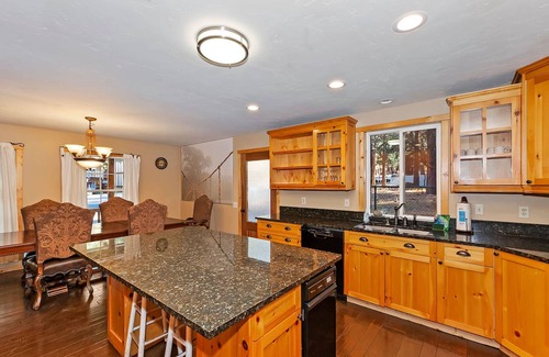 Summit Estates Cabin | Big 10 Luxury Cabin with HotTub