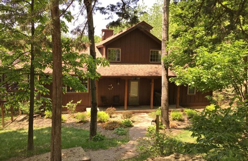 The Galena Territory House | BIG 5BR/5.5BA all ensuite baths, Hot Tub, Screen Porch.
