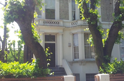 Notting Hill Apartment | Big and bright 2-bed near Portobello market & tube