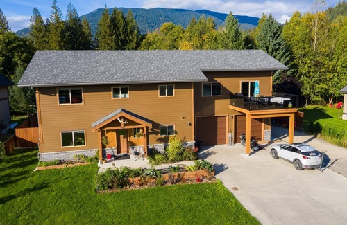 Revelstoke House | Big Bear Chalet and spa