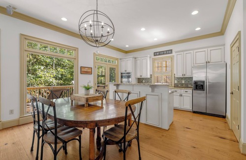 Big Canoe House | Big Canoe Home - Walk to Beach Club! Light-filled and spacious.