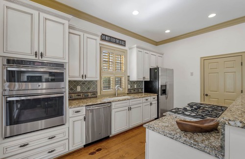 Big Canoe House | Big Canoe Home - Walk to Beach Club! Light-filled and spacious.