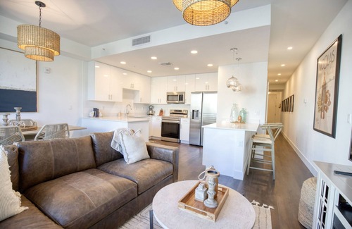 Central Sarasota Condo | Big discount for month of December-Bring your boat to beautiful Sarasota Bay!