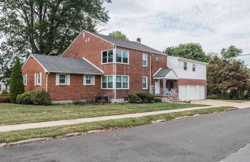 Ewing Apartment | ⭐Big Family/Group?⭐ Spacious, Comfy 3BD/2BA Apt!