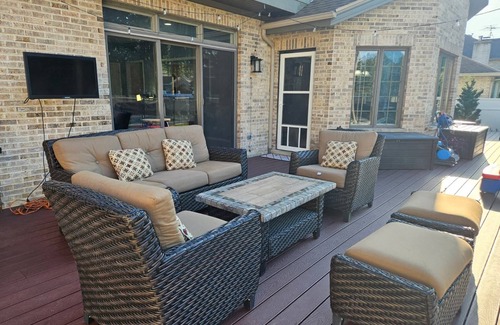Wood Dale House | Big Family
