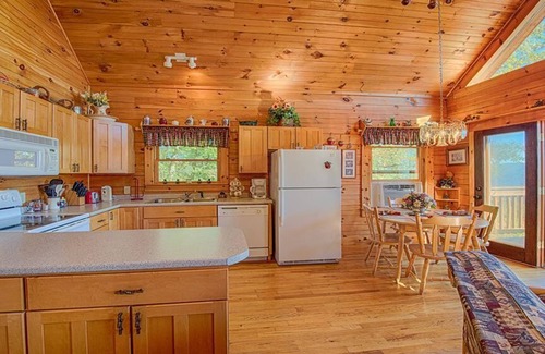 Sheepback Mountain Estates Cabin | Big Hot Tub, Fire Pit, High-Speed WIFI, PRIVATE! 180 Degree Breathtaking Views!