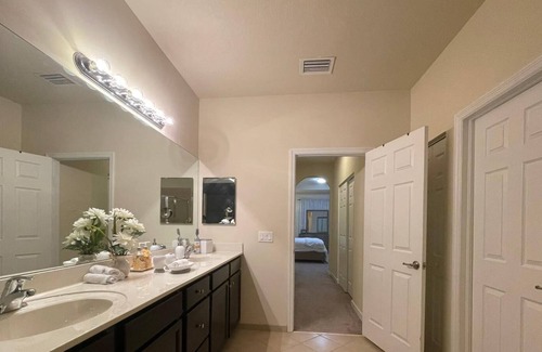 Miami Lakes House | Big house centrally located in a private community