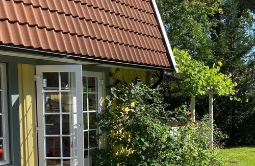 Nacka Municipality House | Big house with pool, 5 min walk to lake & 10 to sea - close to nature & city