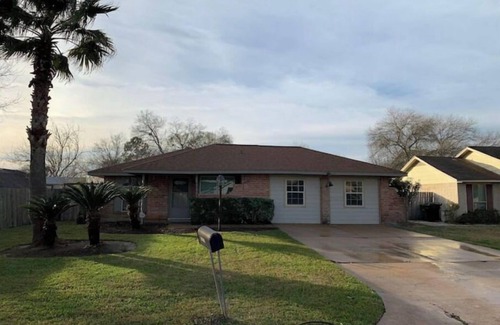 Southbelt/Ellington House | “Big Jer’s” with a Cement Pond