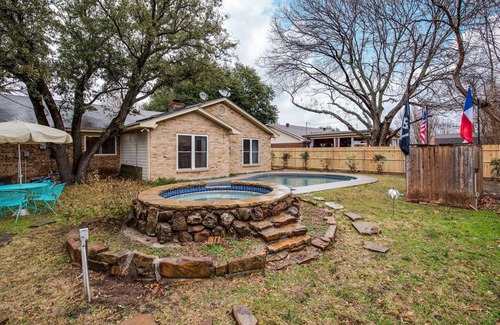 Crowley House | Big Private Fenced Yard, Hot Tub & Heatable Pool, No Stairs, Stone Floors