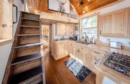 Draper Cabin | Big Profile, Tiny Mtn Cabin