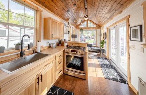 Draper Cabin | Big Profile, Tiny Mtn Cabin