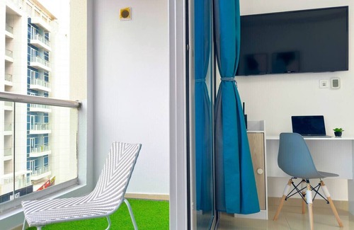 Jabal Ali 2 Apartment | Big Studio w/Balcony and easy access to the Beach in Marina