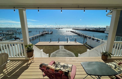 Norfolk House | Big Waterfront House on the Bay! Amazing Views, Swim Deck, Walk to Beach!