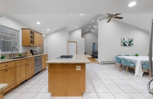 Town of Ramapo House | Big Yard, Pool, Fire Pit & Billiards!