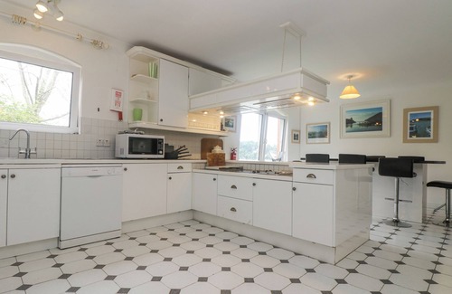 Dartmouth Cottage | BIGHT BOATHOUSE, pet friendly, country holiday cottage in Dartmouth