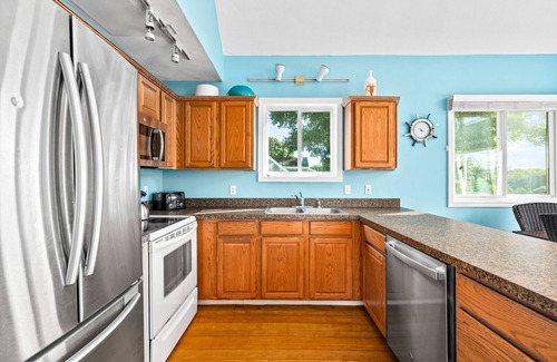 Bonnet Shores House | Bike or walk to Kelly Beach in Bonnet Shores! Bright&Spacious Beach Home!