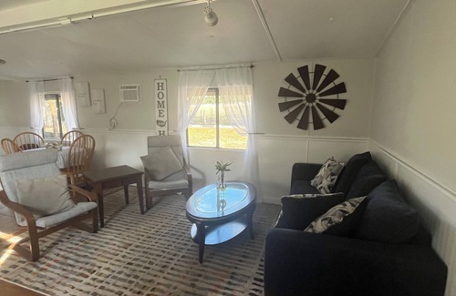 De Leon Springs House | BIKE WEEK -JEEP WEEK Charming 2-bedroom mobile home in DeLeon Sprgs w/ WiFi, AC