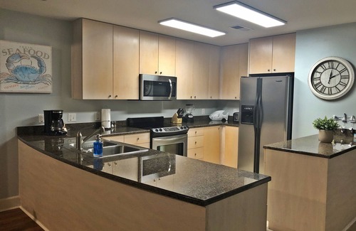 Biloxi Condo | Biloxi Beach Condo - ON the Beach - Short Walk to Great Restaurants!