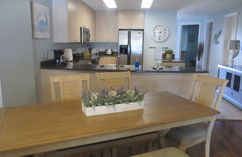 Biloxi Condo | Biloxi Beach Condo - ON the Beach - Short Walk to Great Restaurants!