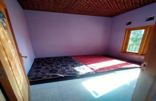 Srimulyo House | BINAKARYA HOMESTAY SYARIAH