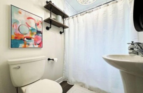 Smith Mountain Lake Cottage | “Birchwood” is a Charming 2 bedroom Cottage located at The Va Dare & sleeps 4!