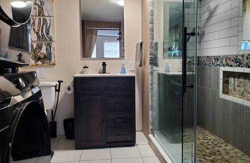 Lecanto House | Bird Lover's Paradise - Pets Free - High & Dry - King Bed - Huge Shower