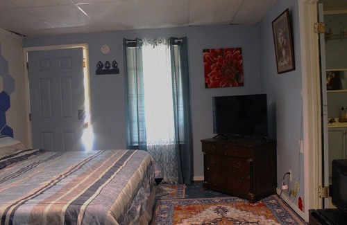 Canton Hotel | Bird's nest with King Bed