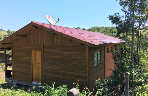 Paulo Lopes House | Bird's Rest - New house with 2 suites, living room, kitchen, balcony with a view.