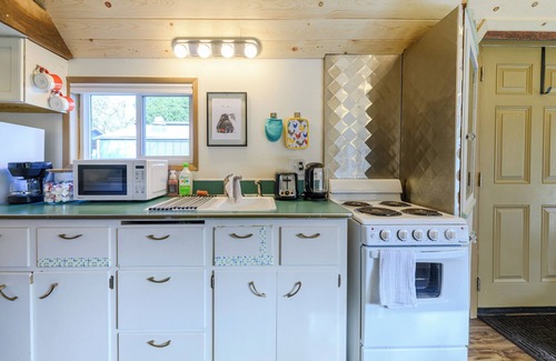 Eugene House | Birdhouse: country living close to everything