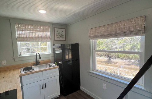 Ocracoke Cottage | Birdland: Private tiny house with marsh views and kayak access
