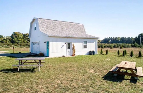 Suttons Bay Apartment | Birds Nest: Farm Stay with orchard views.