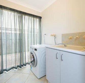 Dunsborough House | Birds Nest Tranquil Retreat in Old Dunsborough