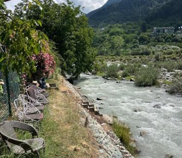 Srechan House | Birdsong 5BR Stay with Riverside by Homeyhuts