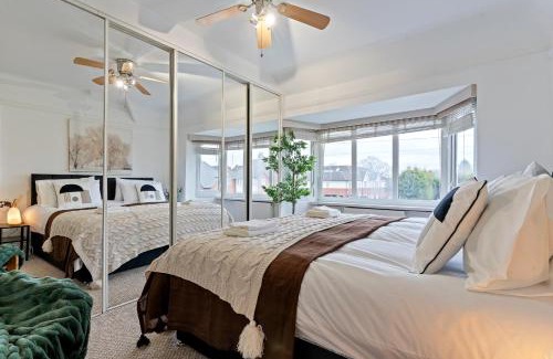 Castle Bromwich House | Birmingham Gem-Stylish 5 Bed house near NEC, BHX, HS2 - Huge Parking & Fast WiFi!